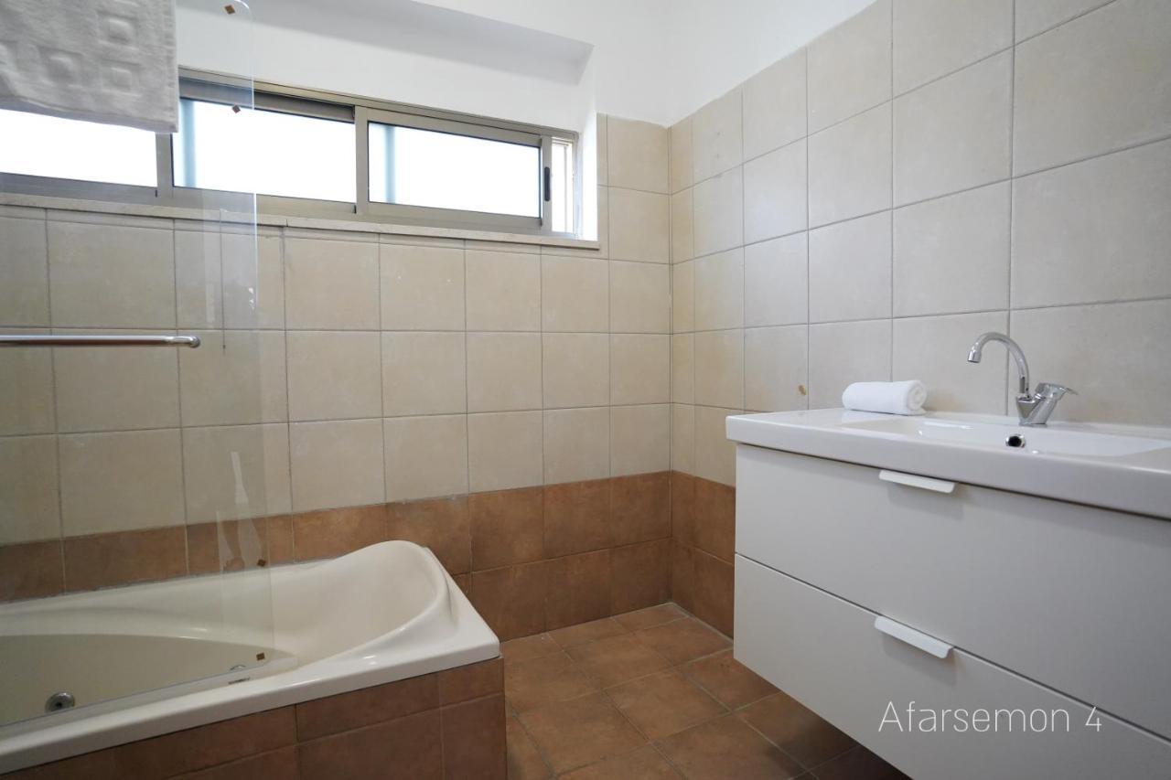 Yalarent Afarsemon Apartments With Pool - For Families & Couples Eilat Exterior foto