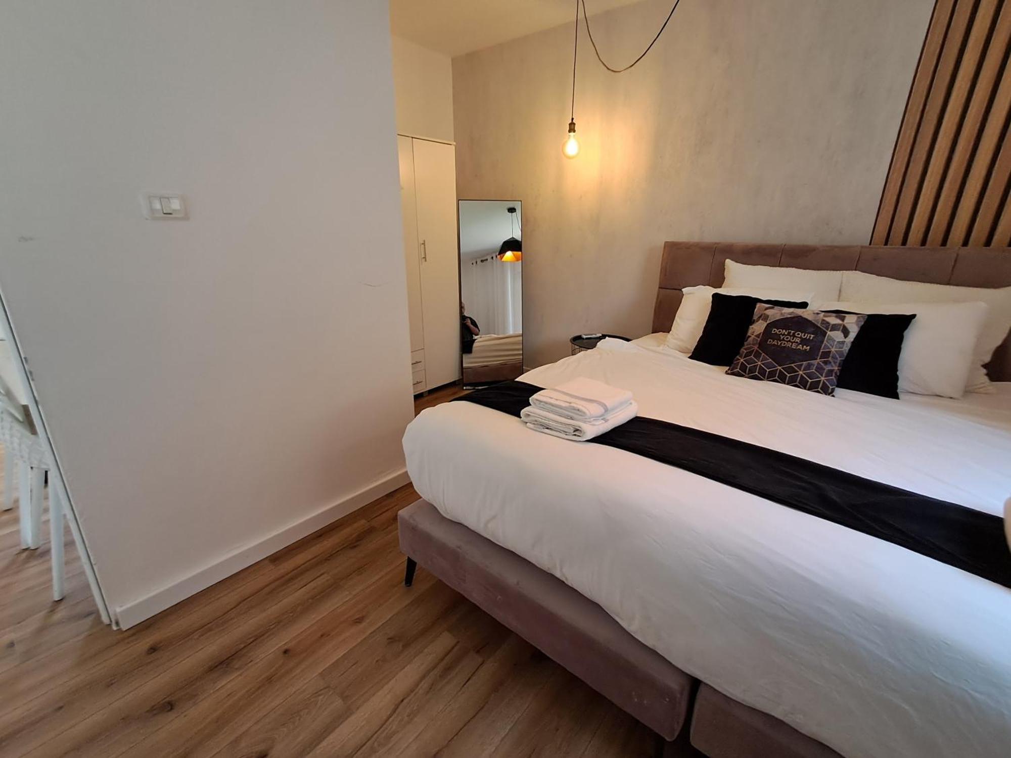 Yalarent Afarsemon Apartments With Pool - For Families & Couples Eilat Exterior foto